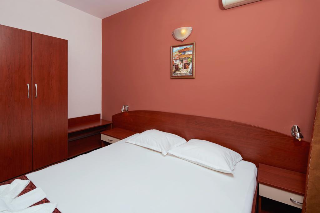 Guesthouse Kirov Ravda Extérieur photo